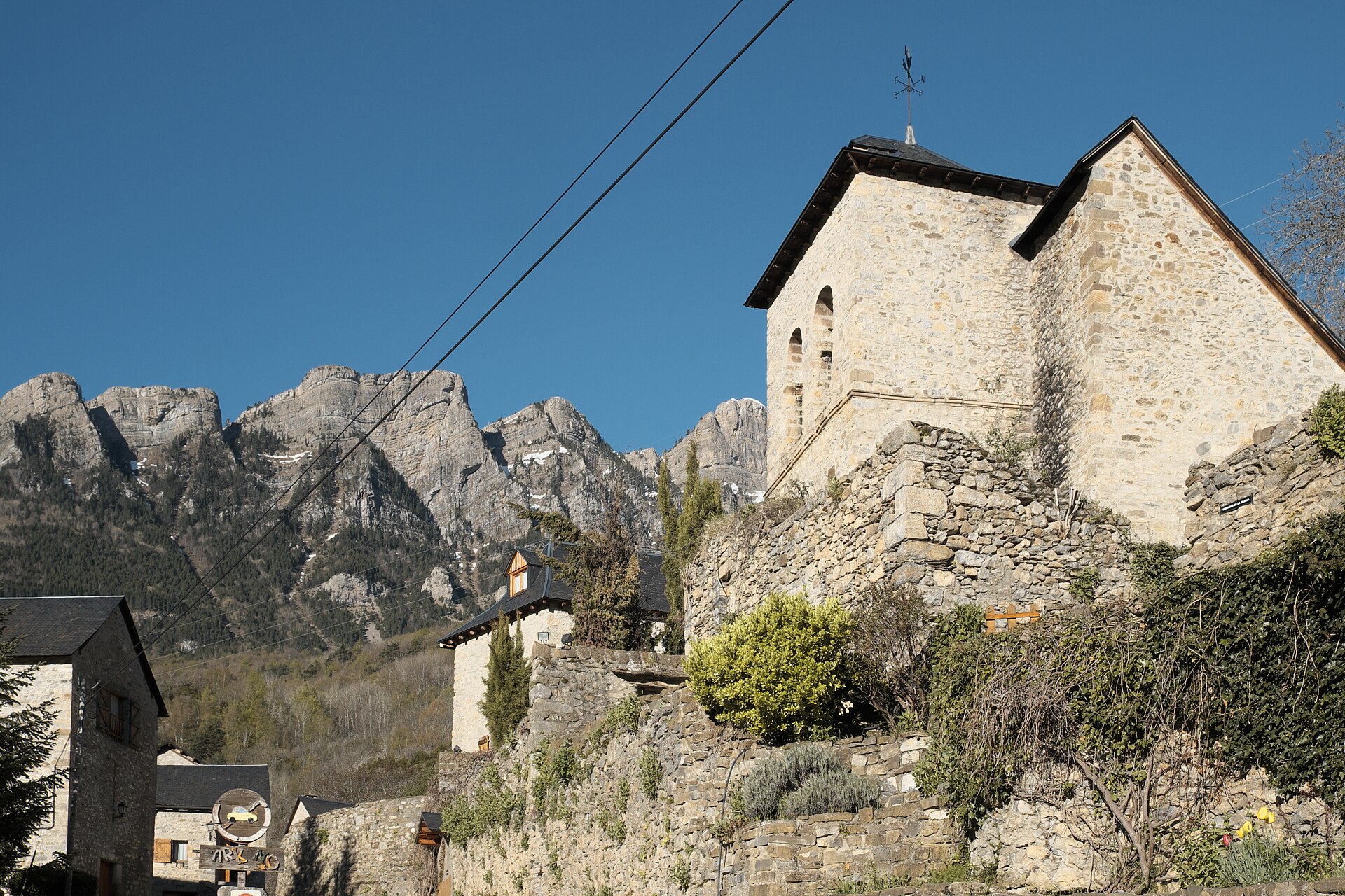 Casas de piedra de Búbal, pueblo recuperado del Valle de Tena