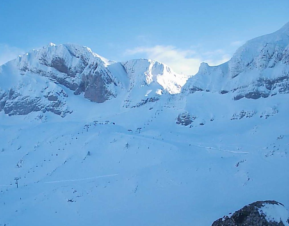 Macizo nevado sobre la estación de Candanchú, en el Valle del Aragón