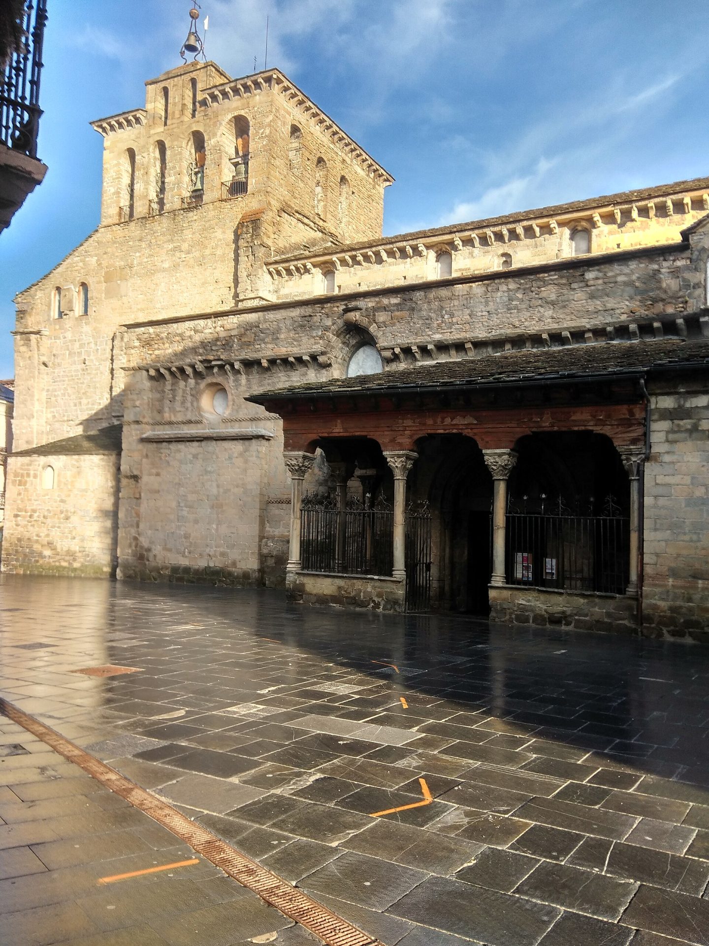 Pórtico sur de la catedral románica de Jaca