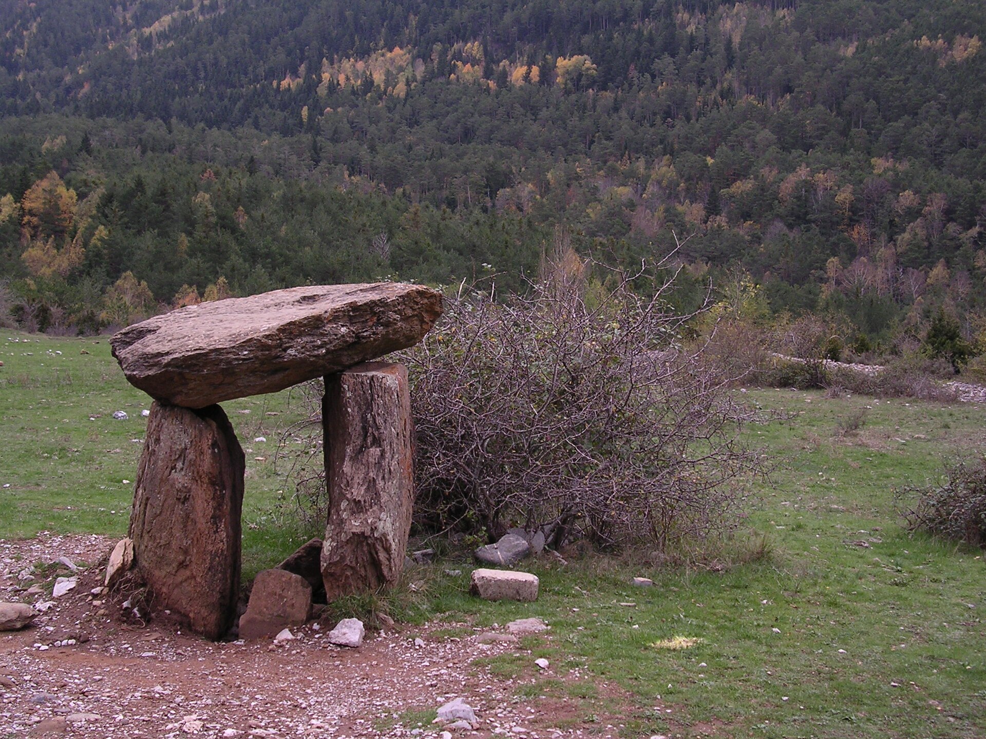 Dolmen de Santa Elena junto a Biescas, megalito de mas de cuatro mil anos