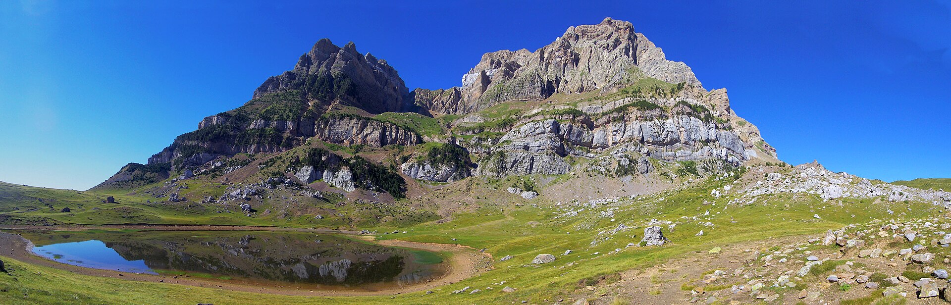 La Peña Telera vista desde el ibón de Piedrafita, Valle de Tena