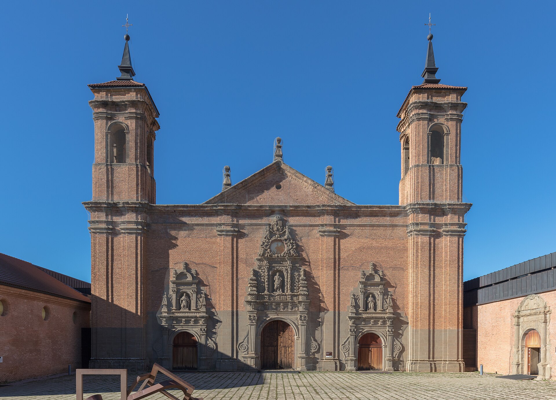 Fachada barroca del monasterio nuevo de San Juan de la Pena