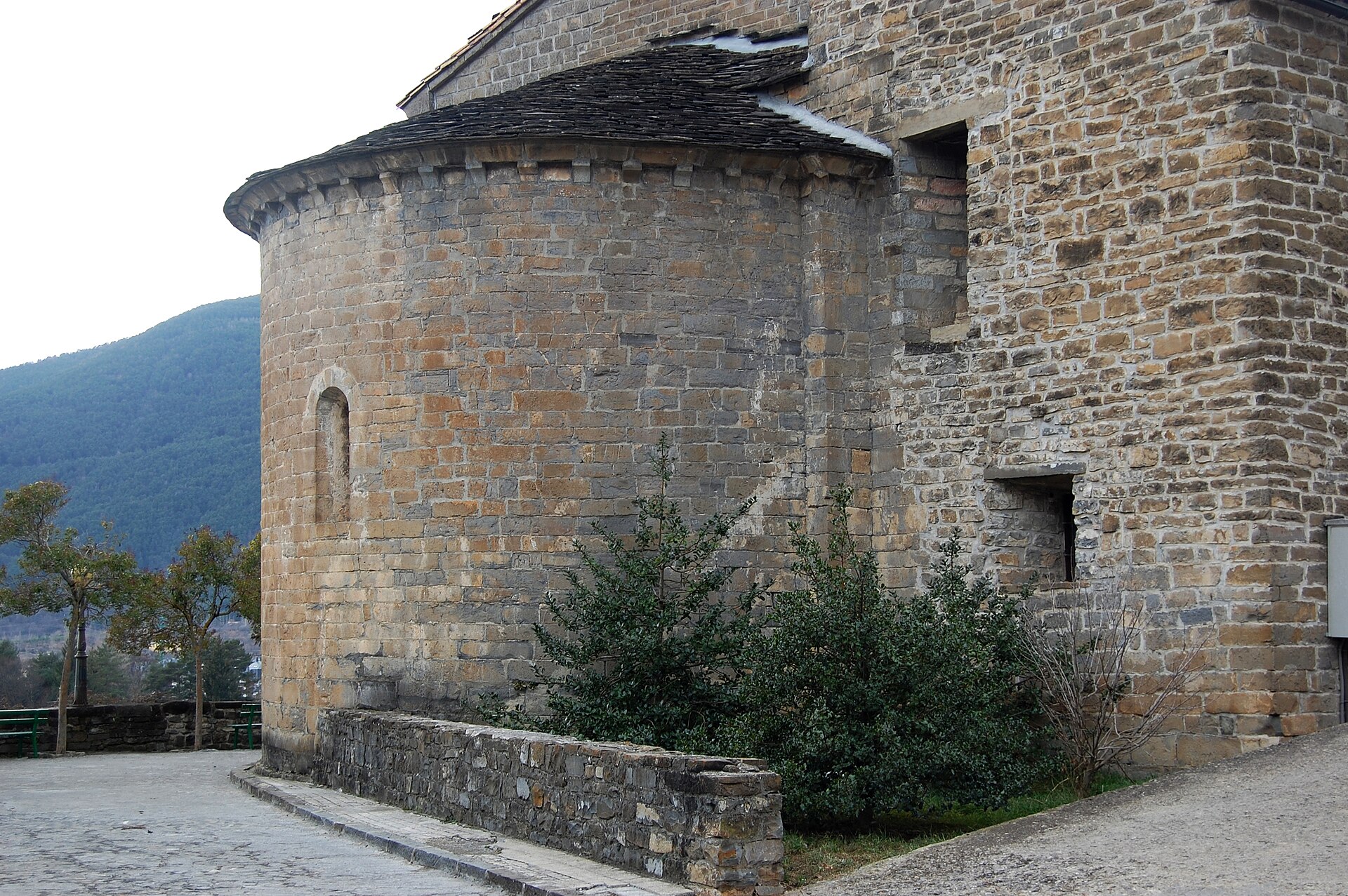 Ábside de la iglesia de San Salvador de Biescas, parte original de hacia 1200