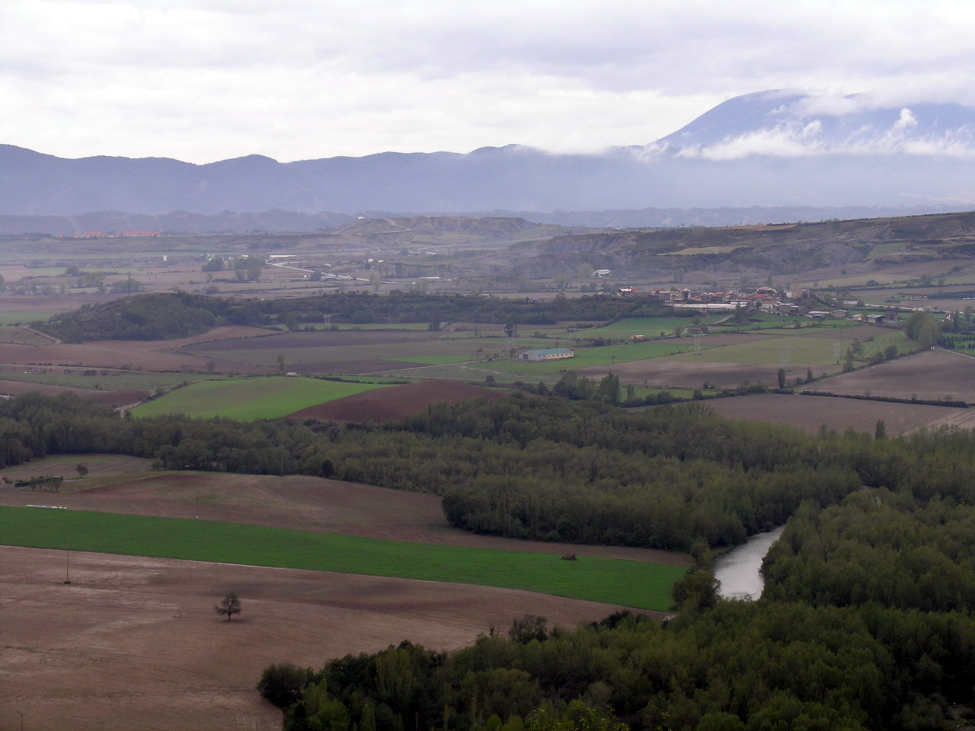 El valle del Gállego a la altura de Senegüé, donde se conserva la morrena frontal del glaciar